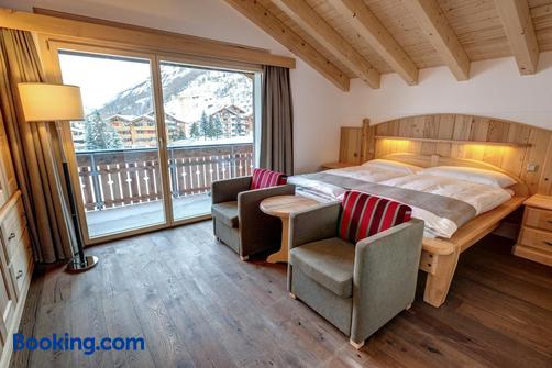 Hotel City - Taesch