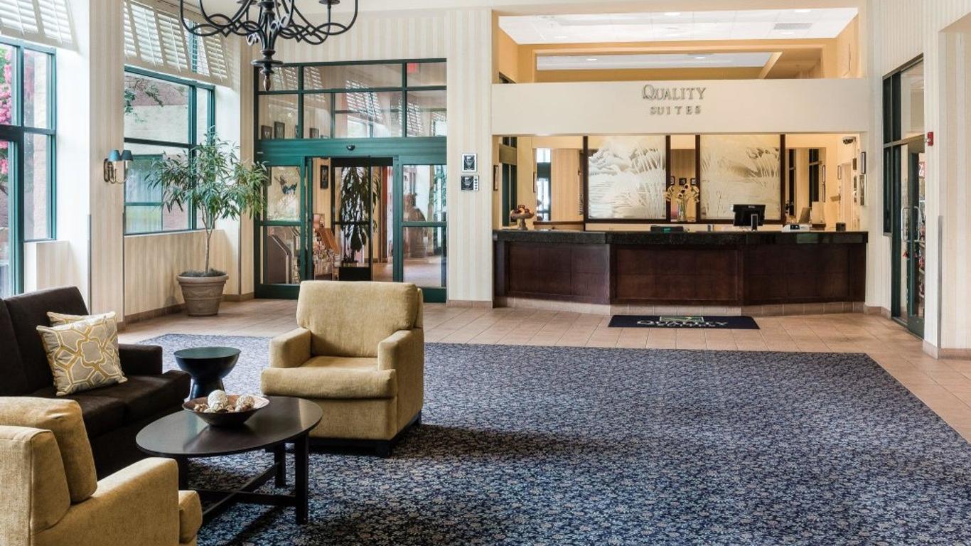 Quality Suites Lake Wright - Norfolk Airport