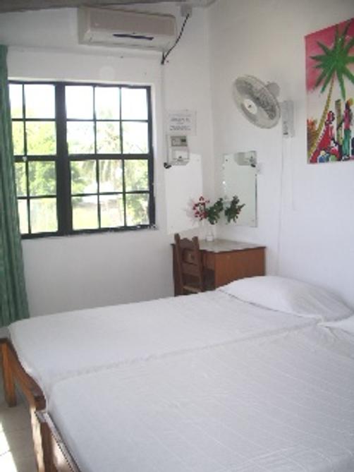 Rio Guest House - St Lawrence Gap - Cama