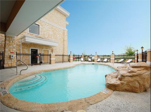 Best Western Plus Christopher Inn & Suites - Forney - Piscina