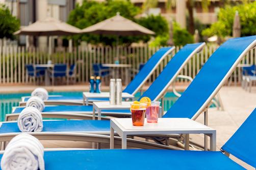 DoubleTree Suites by Hilton Phoenix - Phoenix - Piscina
