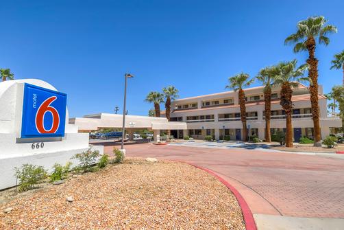 Motel 6 Palm Springs Downtown - Palm Springs - Edifício