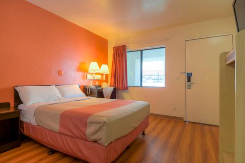 Motel 6 Palm Springs Downtown - Palm Springs - Quarto