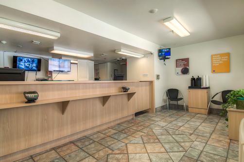 Motel 6 Palm Springs Downtown - Palm Springs - Lobby