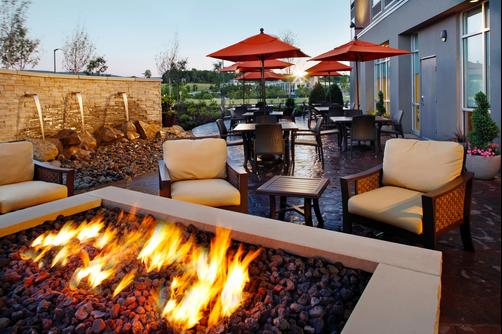 SpringHill Suites by Marriott Pittsburgh Latrobe - Latrobe - Pátio