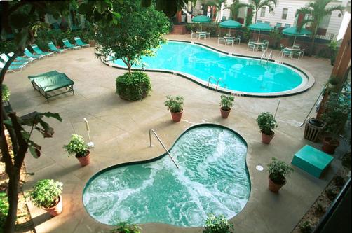 Perry's Ocean Edge Resort - Daytona Beach - Piscina