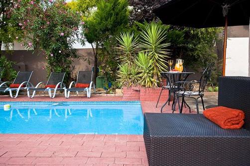 Countryview Executive Guest House - Midrand - Piscina