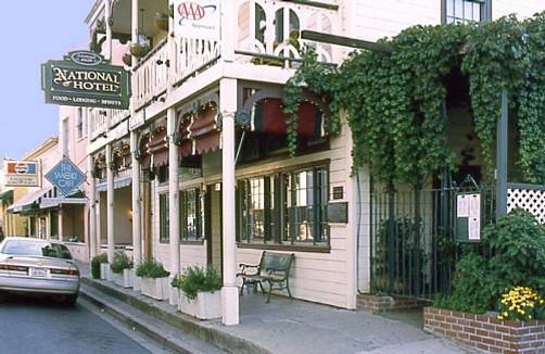 Historic National Hotel - Jamestown
