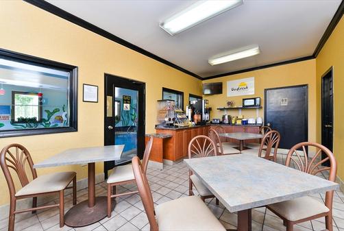 Days Inn Charlotte Northlake - Charlotte - Comida