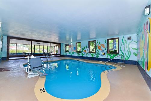Days Inn Charlotte Northlake - Charlotte - Piscina