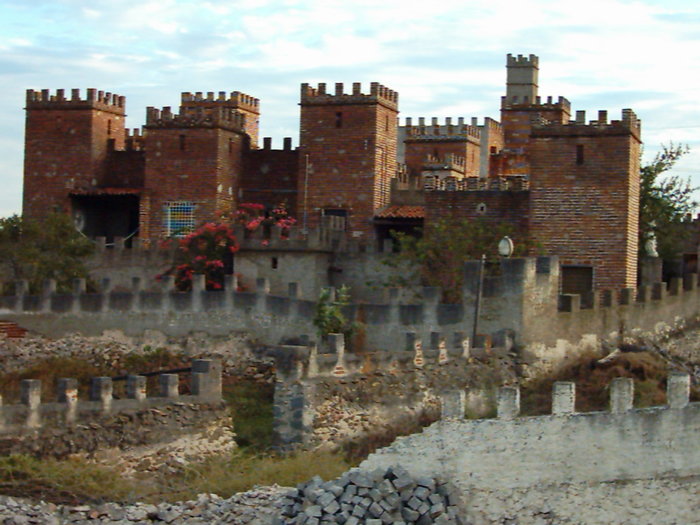 No auge de sua construção, o Castelo de Engady teve inspirações bíblicas, com direito a sete torres © Foto: Divulgação