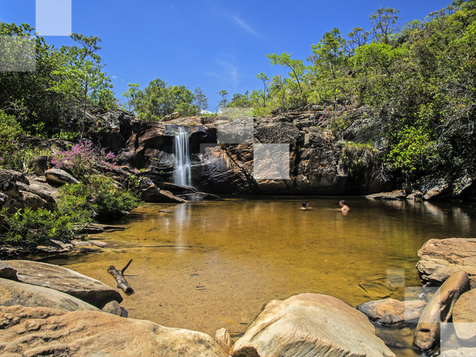 Pequenina, mas cheia de charme: a Cachoeira do Carijó é ponto obrigatório de visitação em Milho Verde (MG)