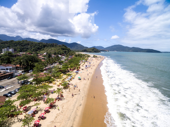 Imagine-se relaxando em uma das praias de Caraguatatuba, um dos destinos mais cobiçados do litoral paulista