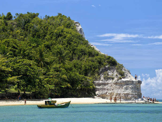 A Praia do Espelho é um dos mais belos refúgios de Trancoso, na Bahia