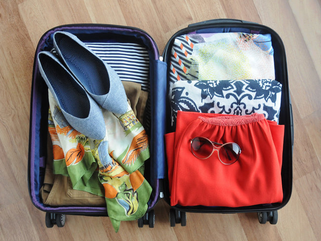 Carregar os itens essenciais na bagagem de mão evita muita dor de cabeça na viagem
