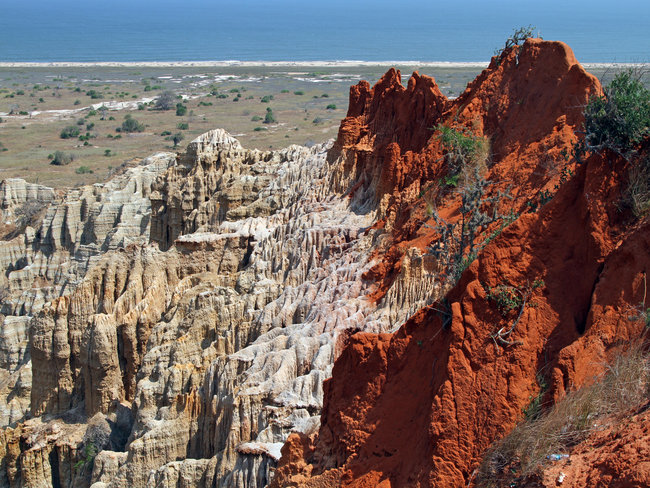 A região costeira de Sangano, na Angola, tem visual fascinante
