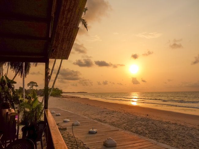 O por do sol na praia de Bata, em Guiné-Equatorial, vai garantir belas fotos