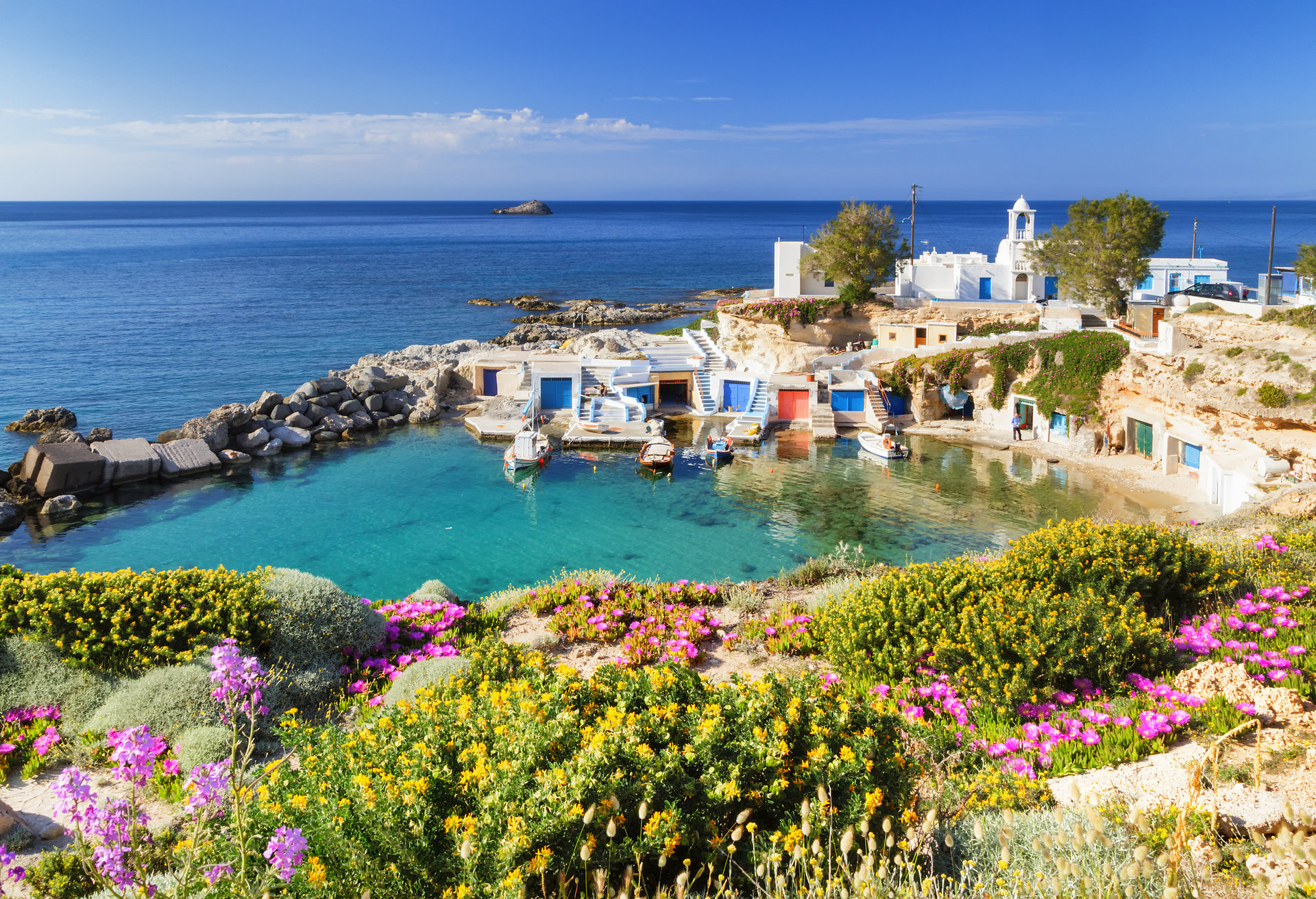 A ilha de Milos é cheia de pequenas baías e cantinhos paradisíacos para explorar