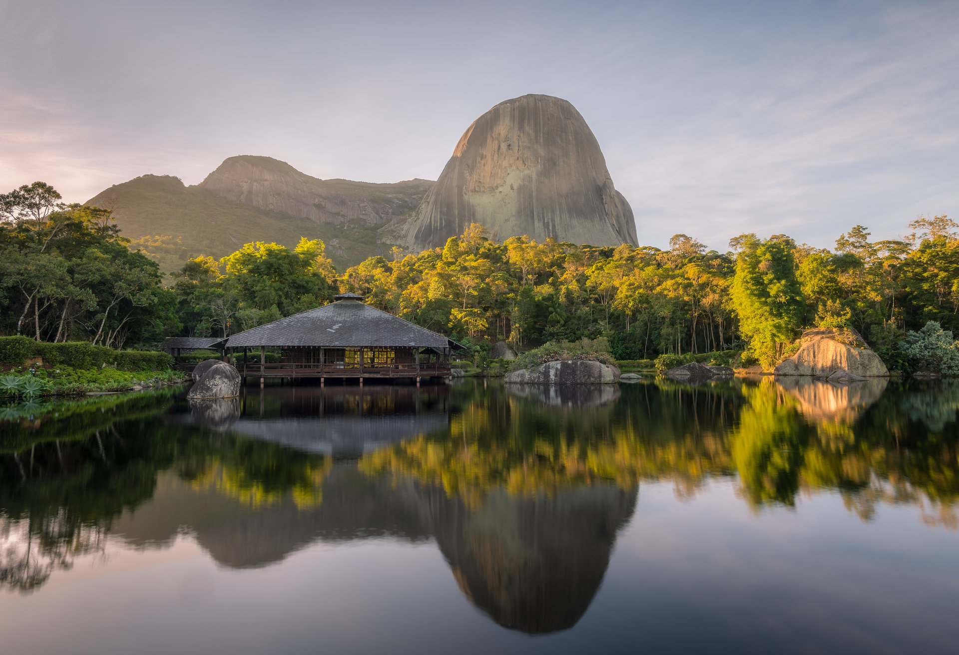 A Pedra Azul, com seus quase dois mil metros de altura, é um símbolo do ES