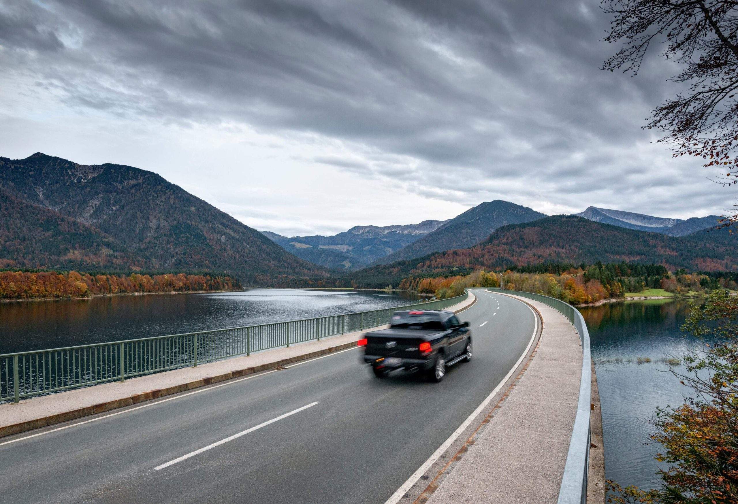 dest_germany_bavaria_theme_truck_car_driving_travel_roadtrip_gettyimages-539962969-scaled