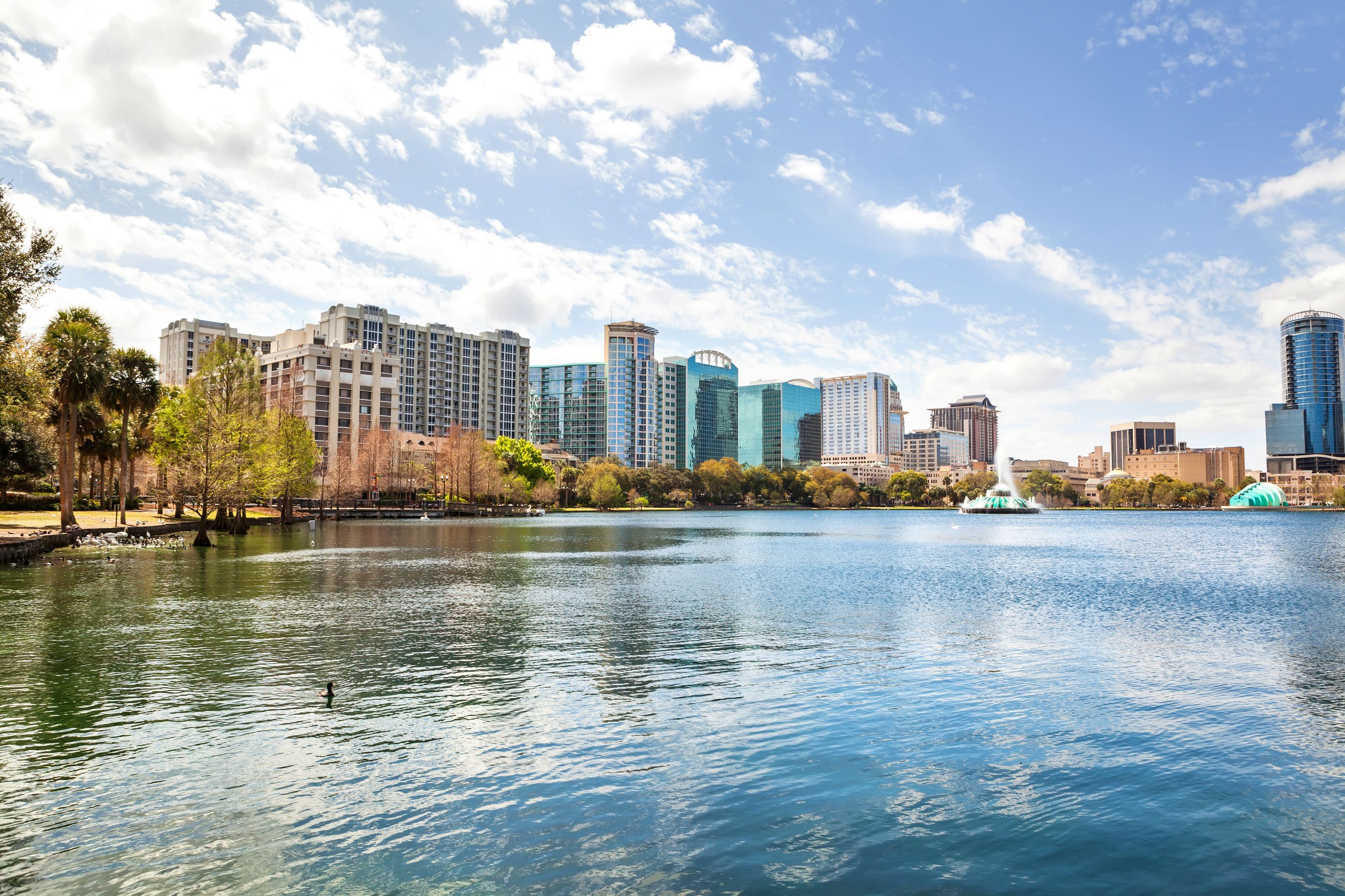 Aluguel de carros em Downtown de Orlando (Orlando) a partir de R 188