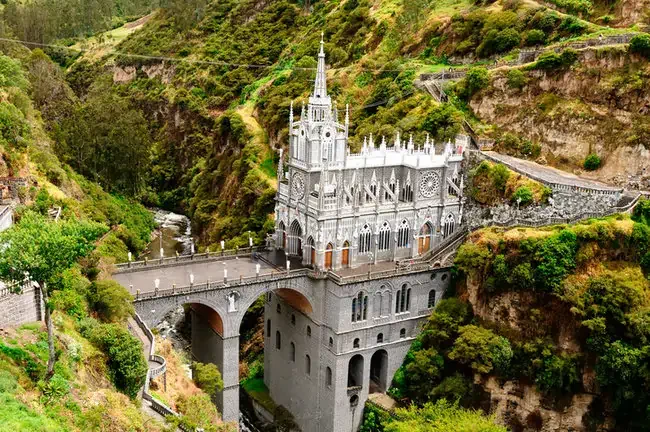 Destinos baratos na América do Sul - Santuário de Las Lajas, Colômbia