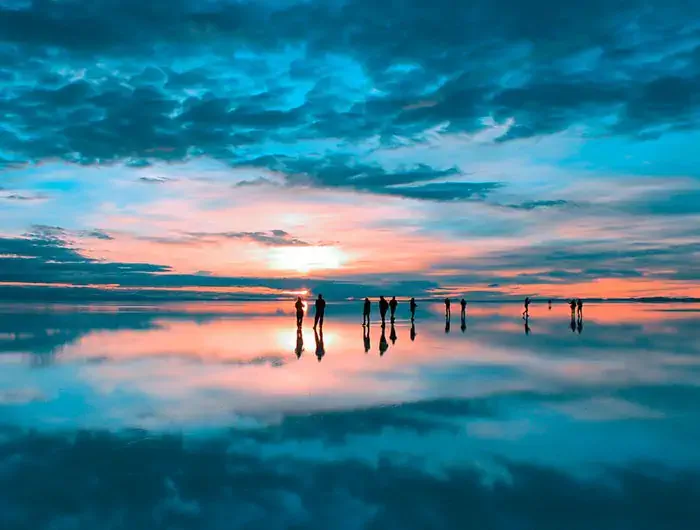 Salar de Uyuni, na Bolívia, um destino para os aventureiros curtirem o Outono