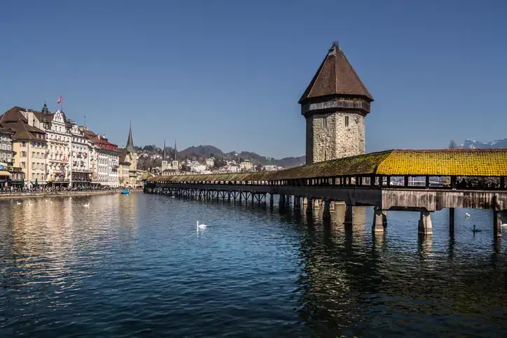 Ponte Kapellbrücke de Lucerna