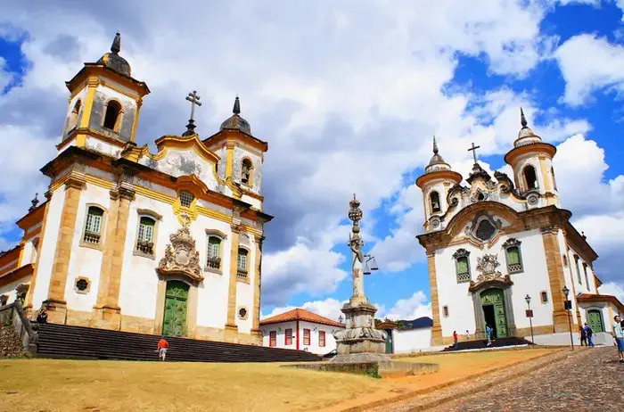 As igrejas Nossa Senhora do Carmo e São Francisco de Assis são duas grandes atrações de Mariana e do turismo em Minas Gerais