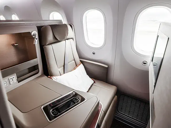 foto de um assento da primeira classe de um avião