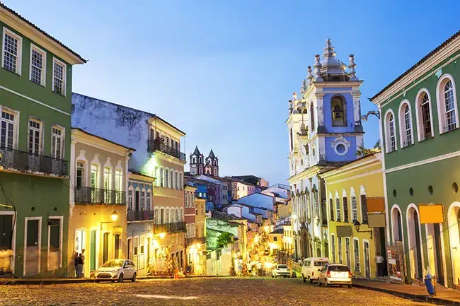As coloridas casas coloniais no Pelourinho, em Salvador