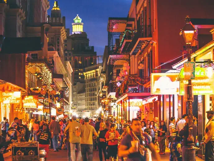 A vida noturna da Bourbon Street