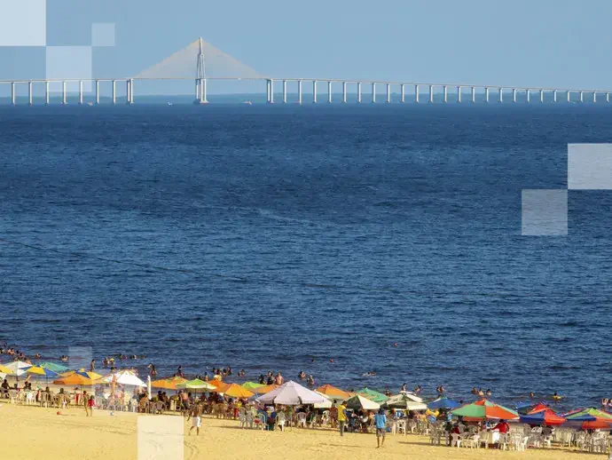 A orla de Ponta Negra é um dos vários pontos onde acontece o Carnaval em Manaus