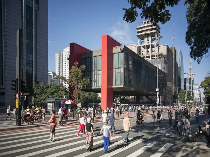 O prédio do MASP é um dos cartões-postais da Avenida Paulista e de São Paulo