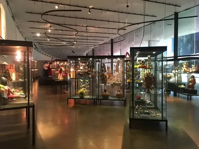 O Pavilhão da Criatividade reúne 4 mil peças no Memorial da America Latina