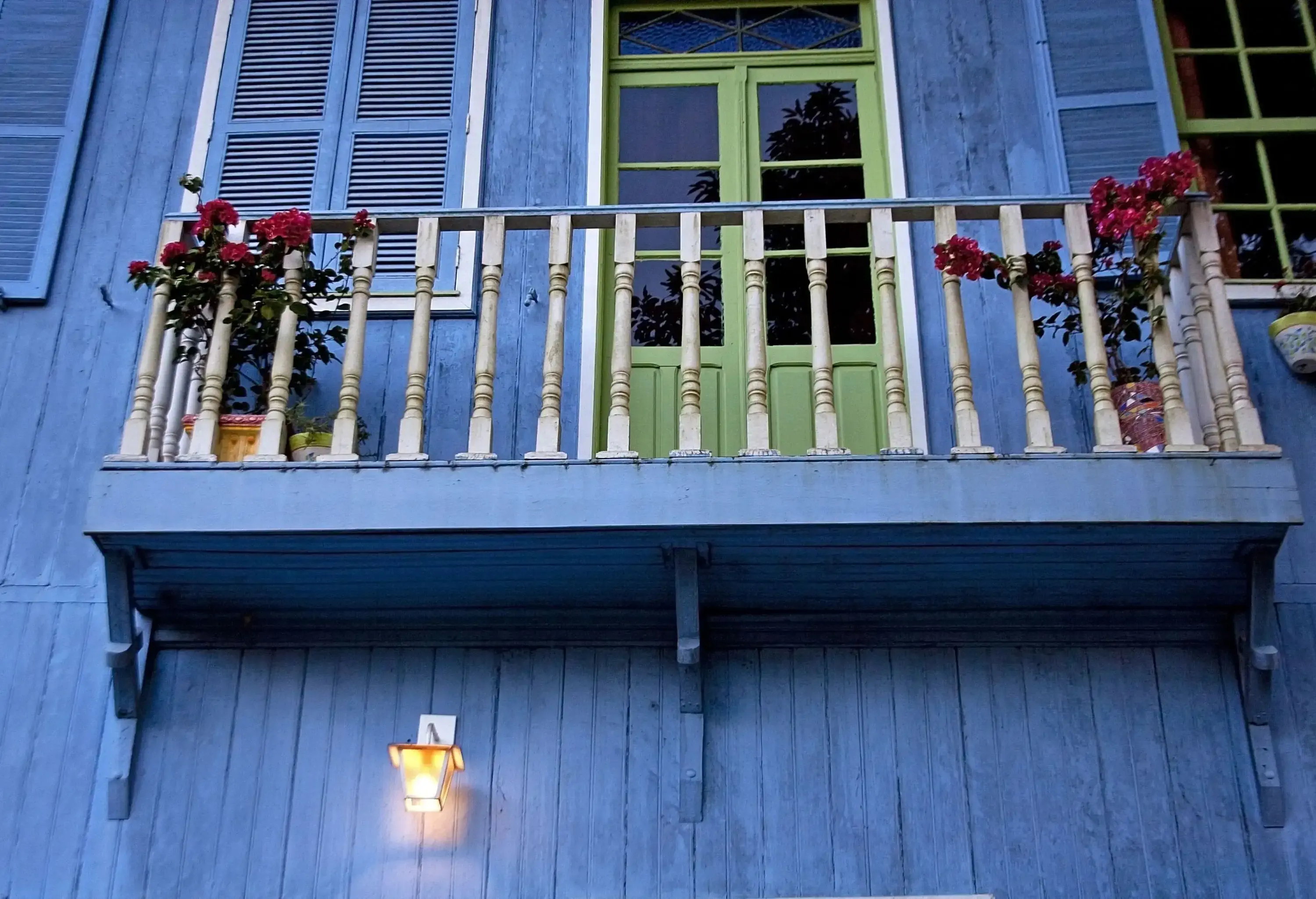 Facade of a residence with a balcony in the Paranapiacaba district, built in the 19th century by the British.