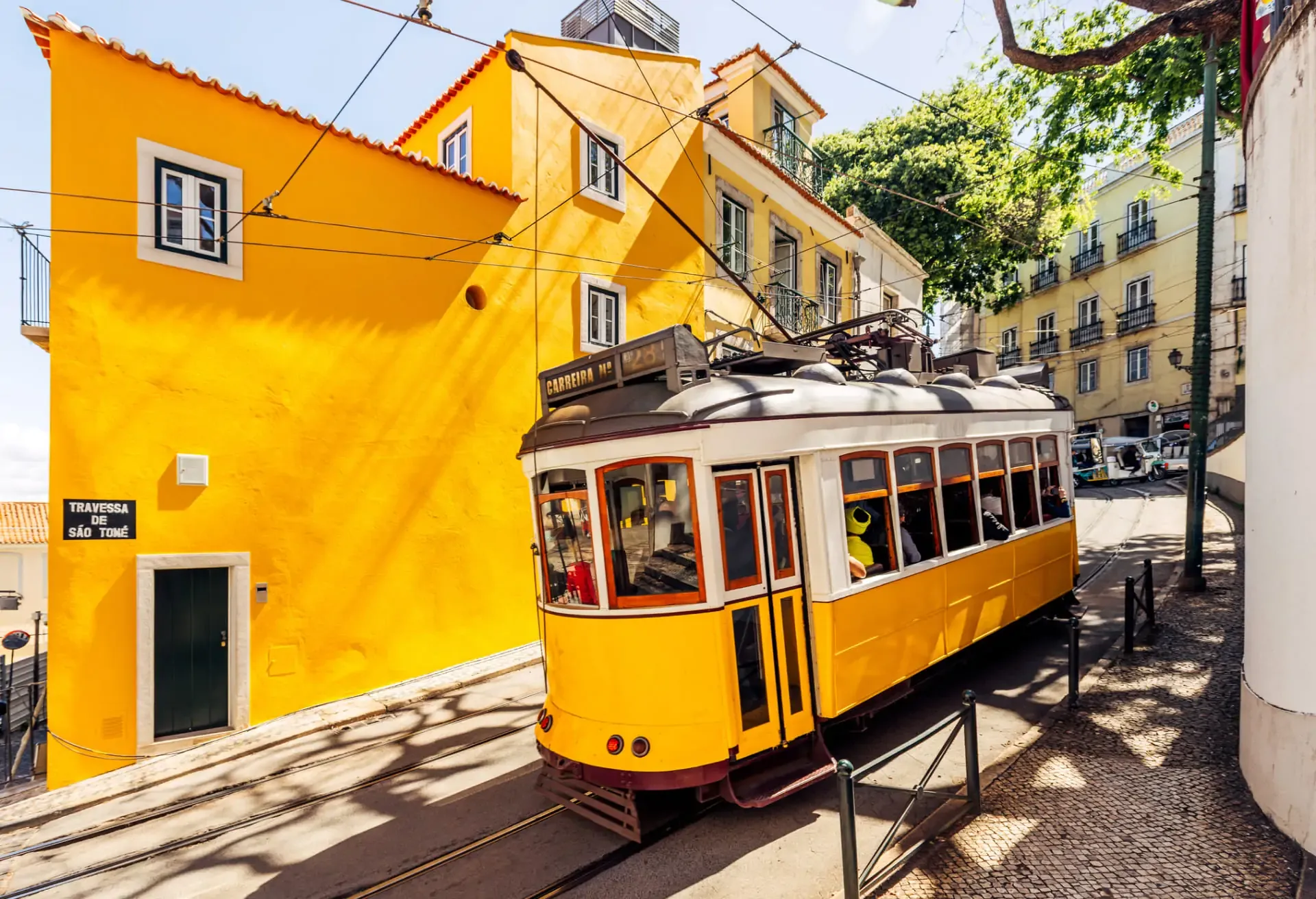 international_lisbon_1920x1312_black-friday