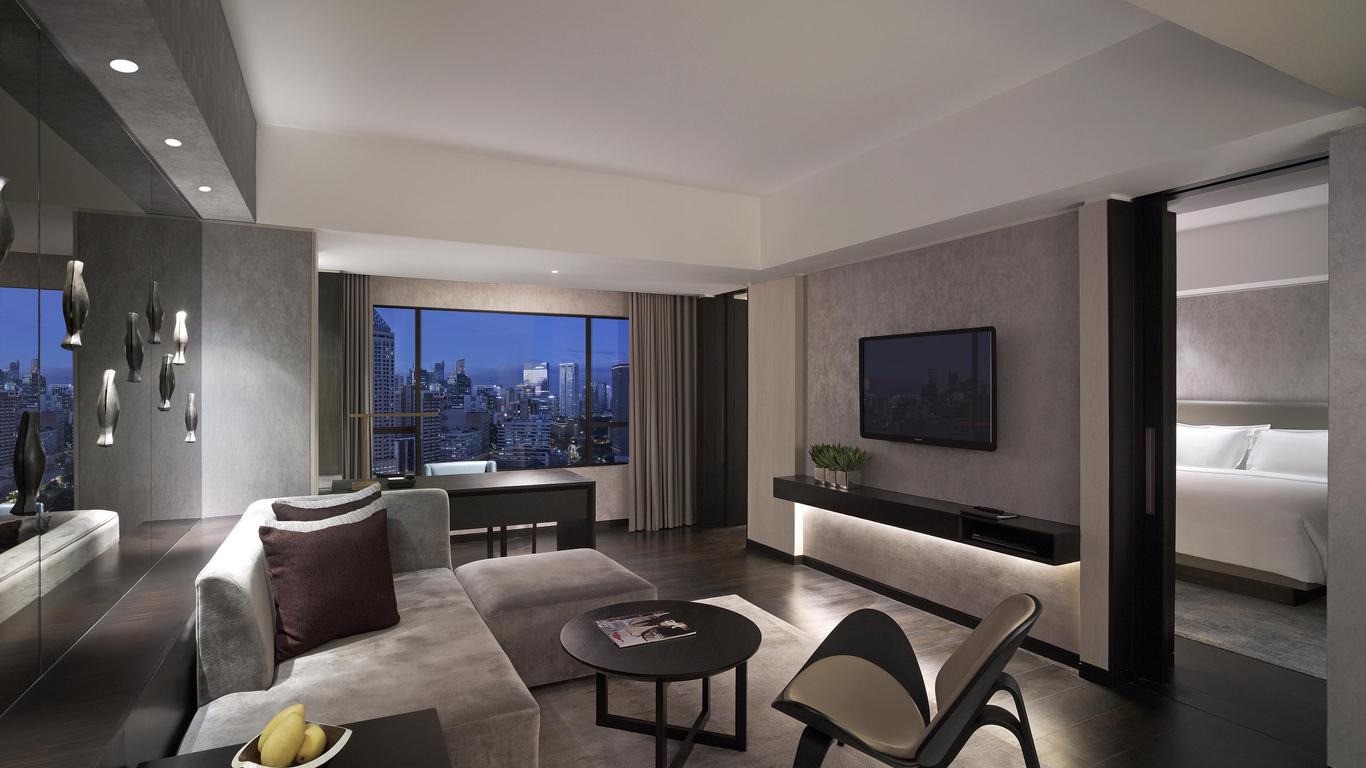 New World Makati Hotel, Manila