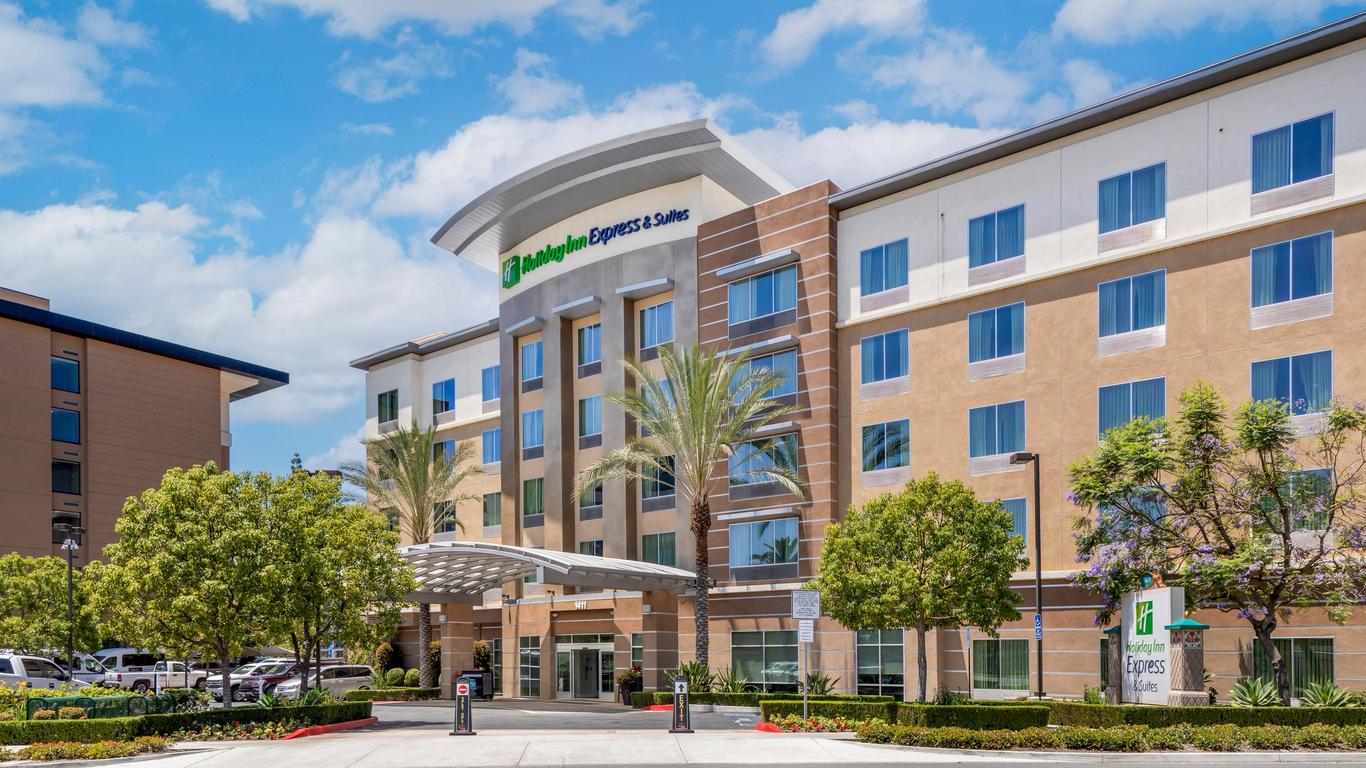 Holiday Inn Express & Suites Anaheim Resort Area