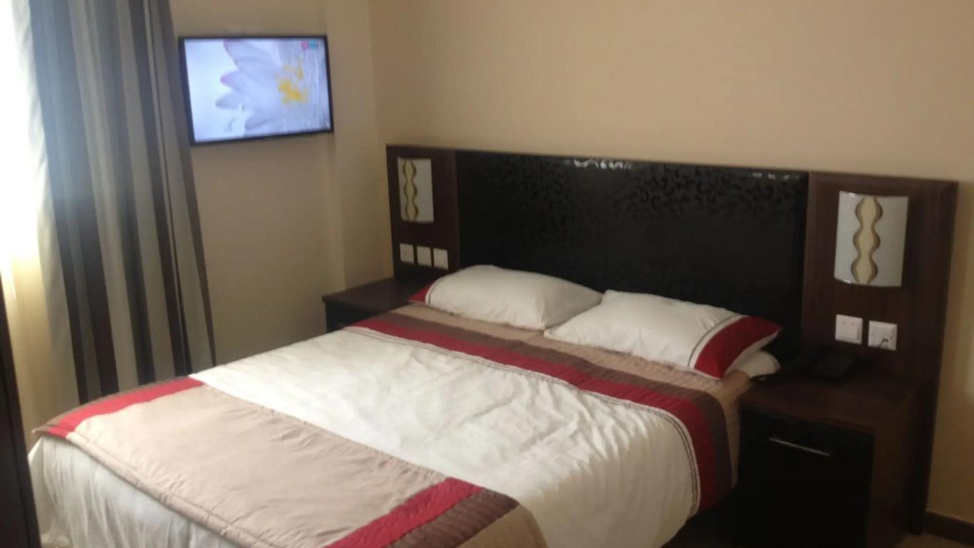 Grand Harbour Hotel