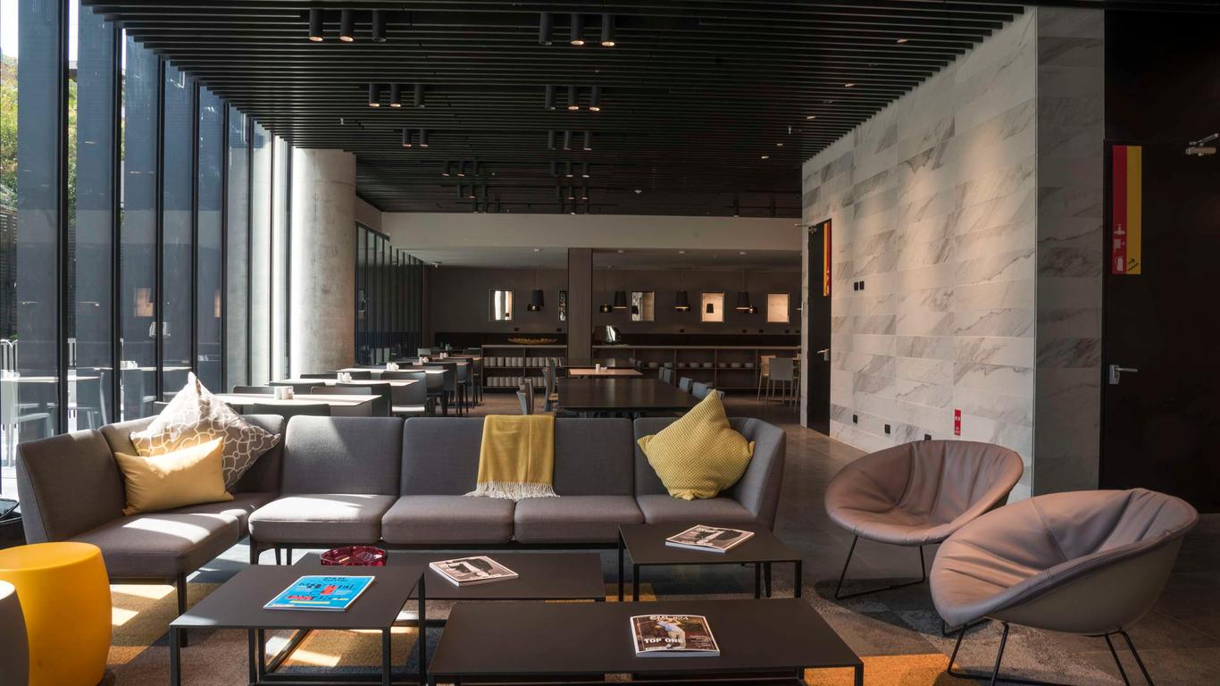 Ola Santiago Providencia, Tapestry Collection by Hilton
