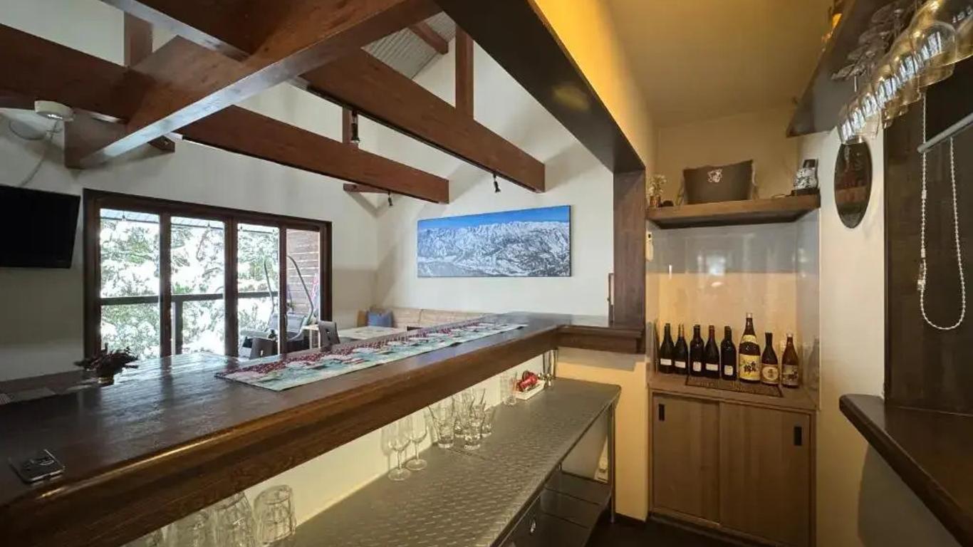 Bears Den Mountain Lodge