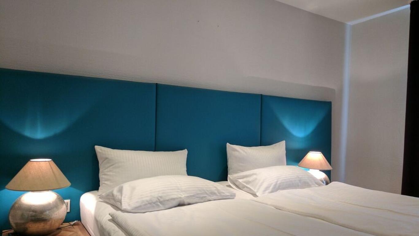 Hotel VIII
