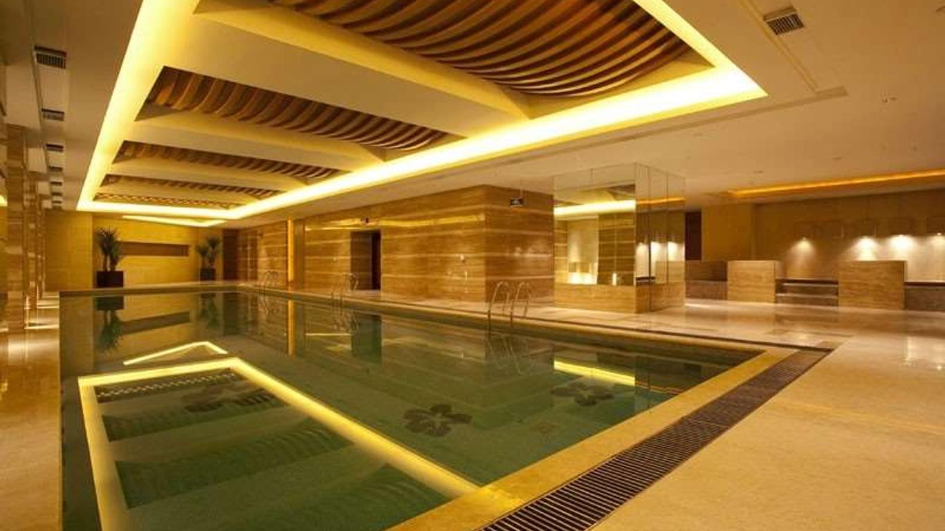 Celebrity City Hotel