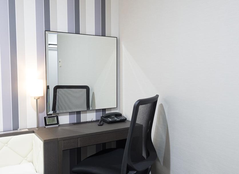 Comodidade do quarto Foto