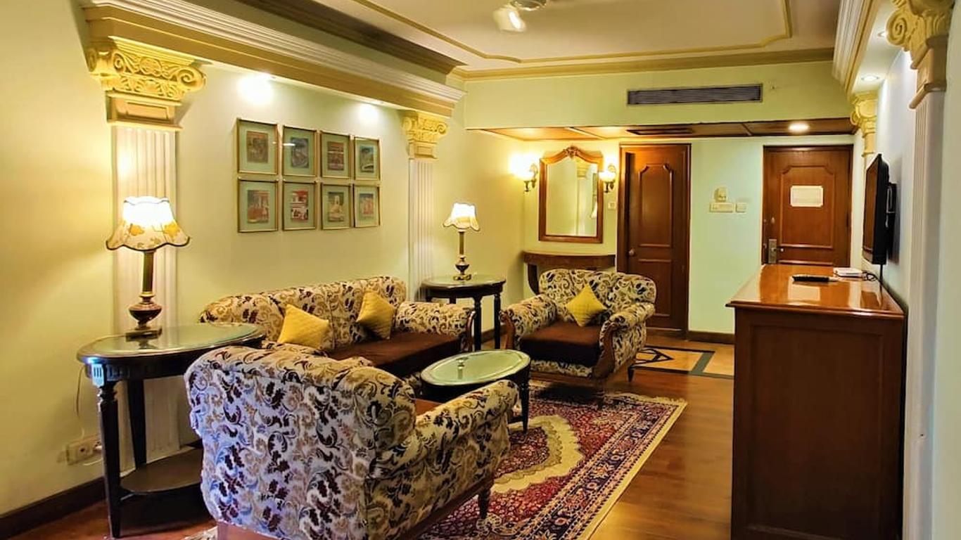 Hotel Tuli International