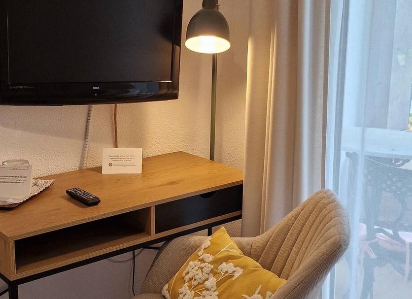 Comodidade do quarto Foto