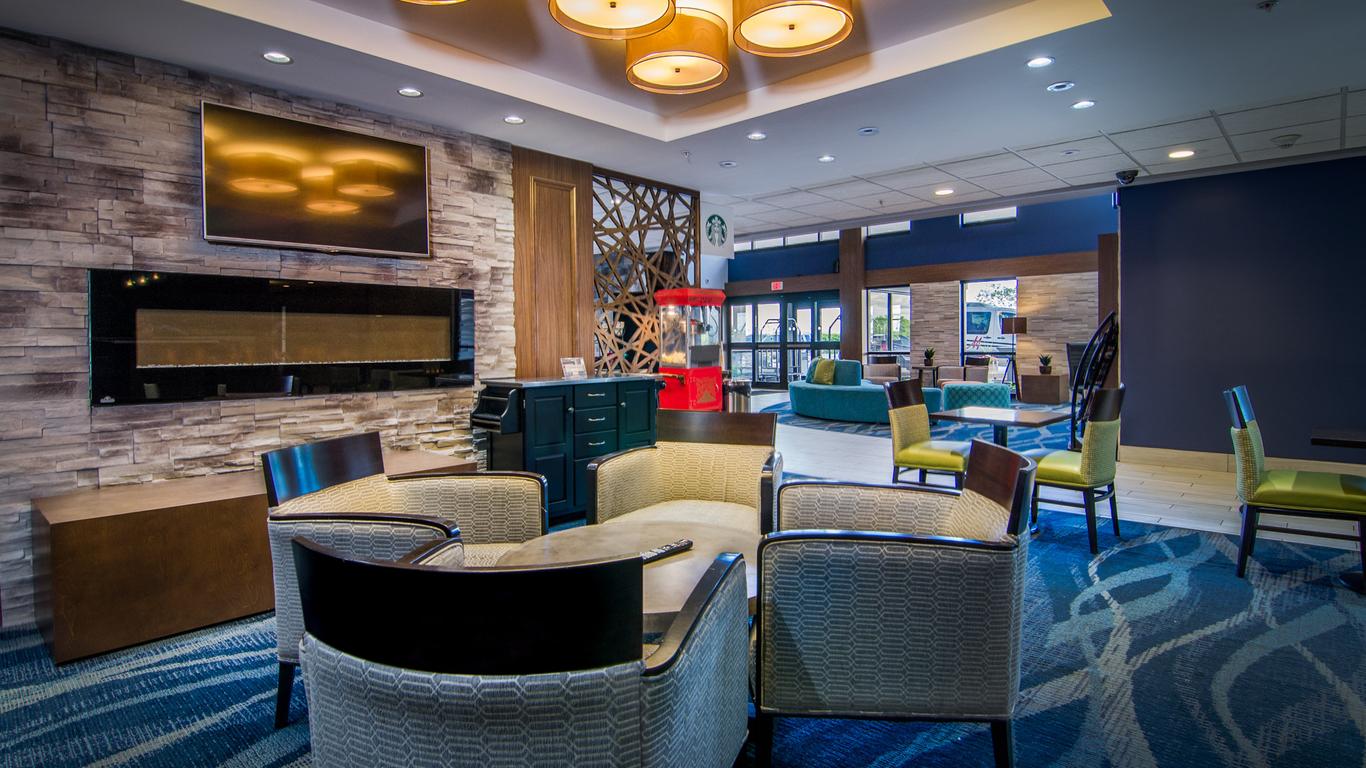 Holiday Inn & Suites Syracuse Airport - Liverpool