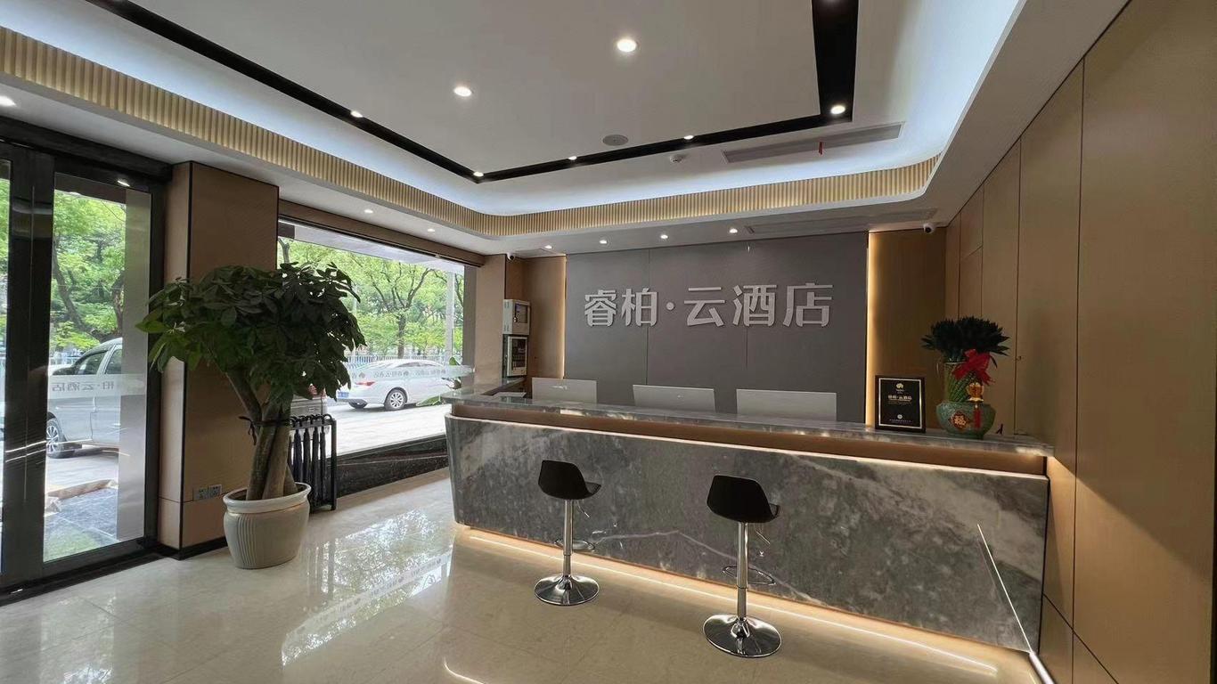 Yunbai Yun Hotel (Wuhu Tianmenshan West Road)