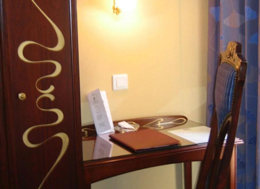 Comodidade do quarto Foto